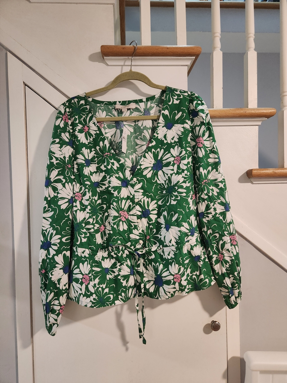 NWT LOFT Green Daisy Floral Cinched Tie Waist V-Neck Blouse Size Large